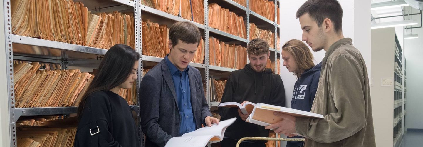 Stöbern in den Musterakten des Stasi-Unterlagen-Archivs Einblick in die Musterakten des BStU