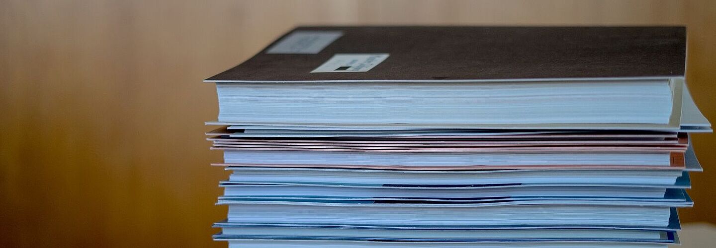 Bild eines Stapels Akten Bild eines Stapels Akten