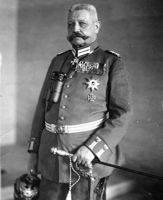 Generalfeldmarschall Paul von Hindenburg, 1916 Porträtfotografie von Generalfeldmarschall Paul von Hindenburg in Uniform, 1916