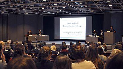 Informationsforum in Koblenz Informationsforum in Koblenz, Quelle:
<span class="nanospell-typo">Bundesarchiv</span> / <span class="nanospell-typo">Scharpegge</span>