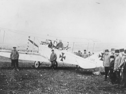 Fliegerlager in der Wüste Sinai, das erste deutsche Flugzeug in Jerusalem, 1917 Deutsches Flugzeug in Jerusalem, 1917