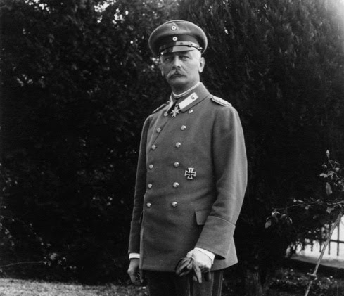 General von Falkenhayn, ca. 1917 Ganzkörperporträt von General von Falkenhayn in Uniform, ca. 1917