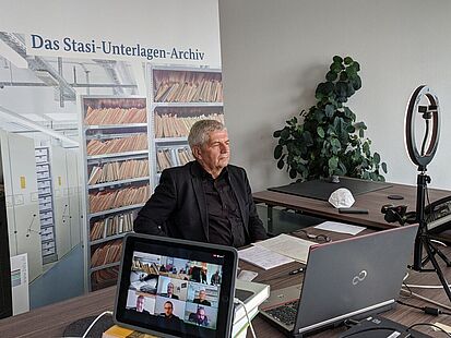 Vortrag in der Videokonferenz zur diesjährigen Netzwerk-Tagung des "Europäischen Netzwerks der für die Geheimpolizeiakten zuständigen Behörden“ Der Bundesbeauftragte Roland Jahn in der Videokonferenz zur diesjährigen Netzwerk-Tagung des "Europäischen Netzwerks der für die Geheimpolizeiakten zuständigen Behörden“