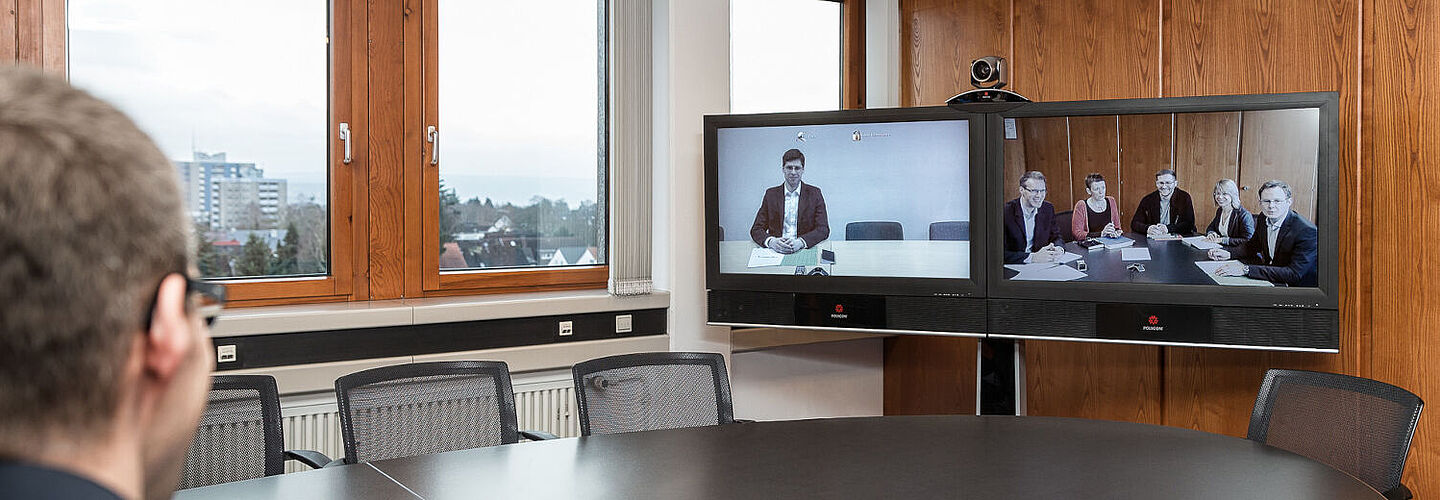 Abteilungs- und standortübergreifende Videokonferenz zwischen Koblenz und Berlin-Lichterfelde Bild Videokonferenz im Bundesarchiv
