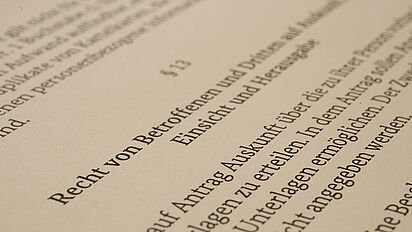 A page of the Stasi Records Act which forms the legal basis for the work of the Federal Commissioner. A page of the Stasi Records Act, Source:
<dreipc data-uid="5736" data-type="abbreviation" data-obj-uid="1">BStU</dreipc> / Böttcher