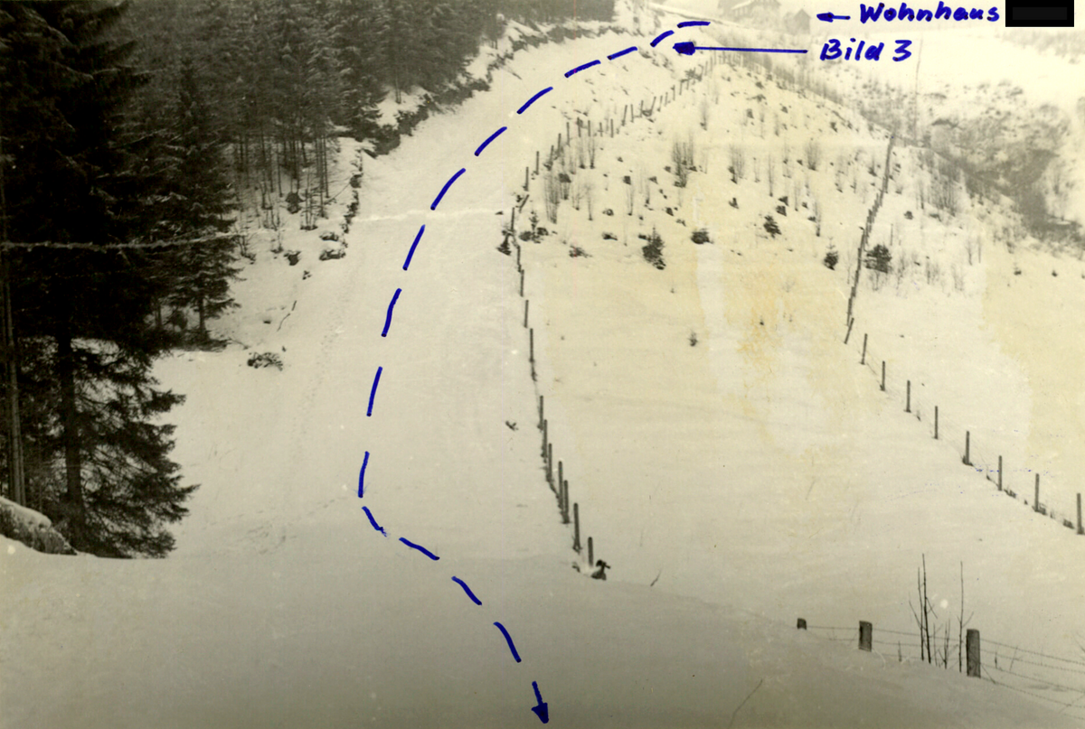MfS_BV-Suhl_Abt-VII_Nr-6423_Bl-011_Bild-4.tif Wegen der guten Schneelage verabredeten sich die beiden Schüler zum Rodeln. Auch das MfS schätzte das Gelände diesbezüglich als günstig ein.